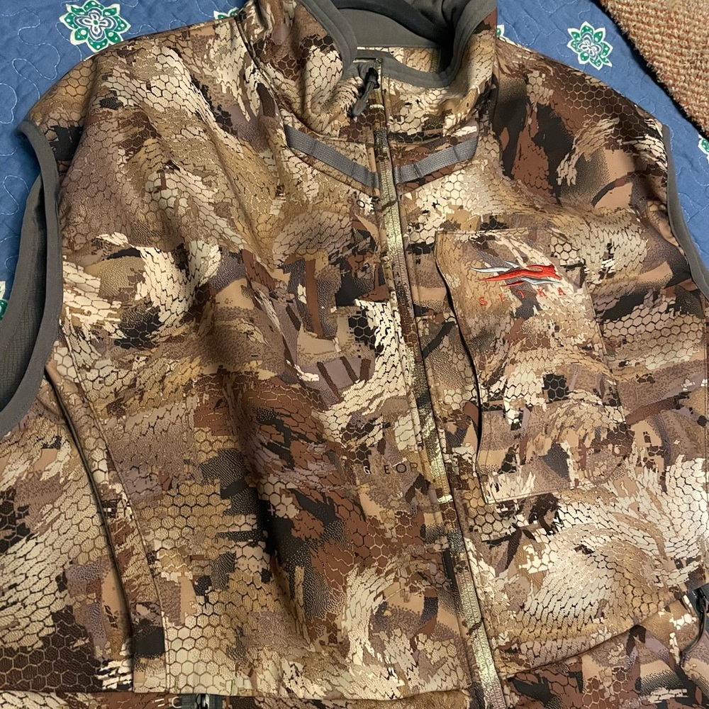 Dakota Vest in Optifade Waterfowl Marsh camo,
2XL, never worn, new without tags